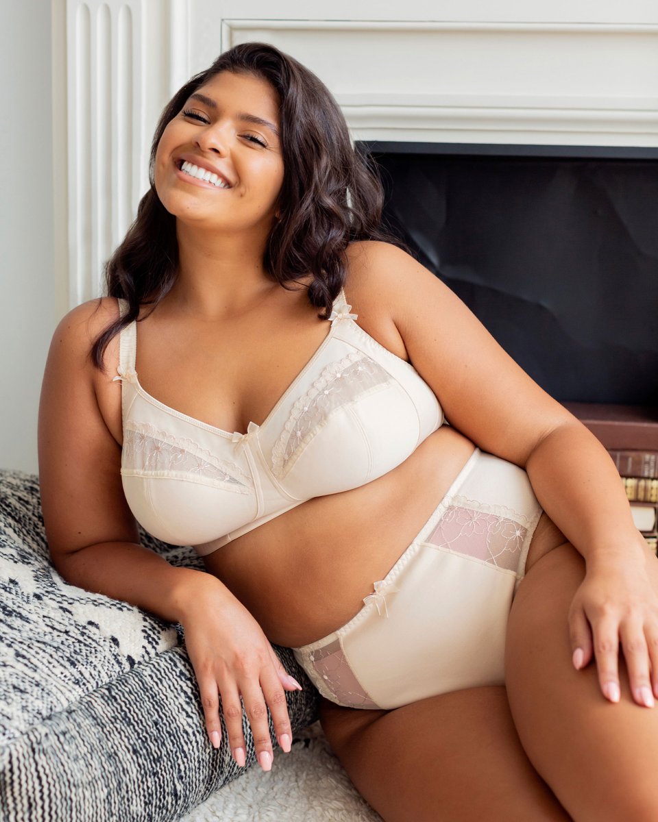 FitFullyYours's tweet photo. Soft, wireless and unpadded, Kristina is the embodiment of comfort😌

#fitfullyyours #fitfullyyourslingerie #lingerie #bra #womensclothing https://t.co/PccPWEc2S8