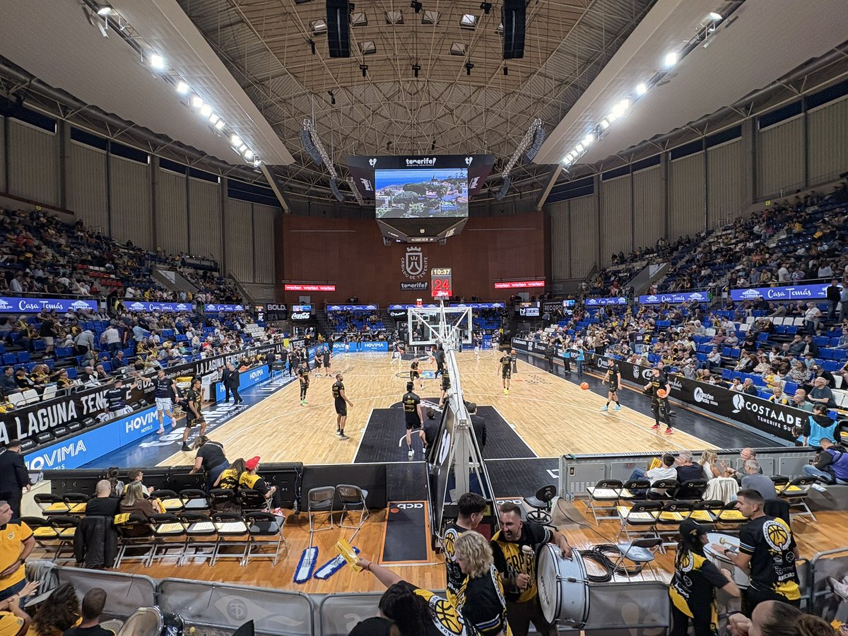 jebeloal's tweet photo. Todo preparado para la última cita ligera @CB1939Canarias #VamosCanarias🖤💛🖤💛🏀🏀🏀ñ https://t.co/VOv7OQPSX7