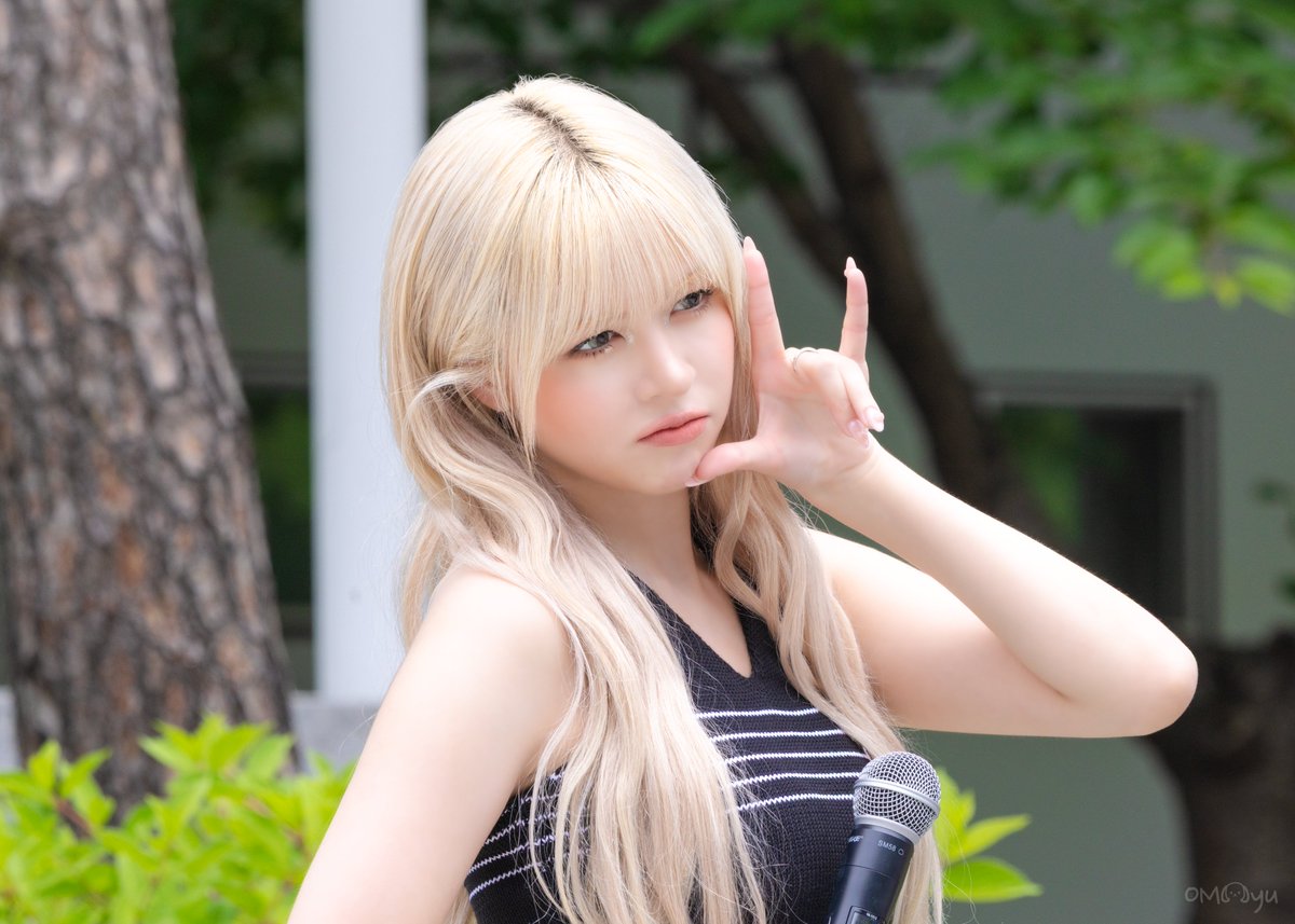 OhMyJJyu's tweet photo. 260523 음악중심 미니팬미팅

락스피릿🩷

#NMIXX #엔믹스 
#LILY #릴리 
#릴리의버블모험 https://t.co/LFV0u8uvdk
