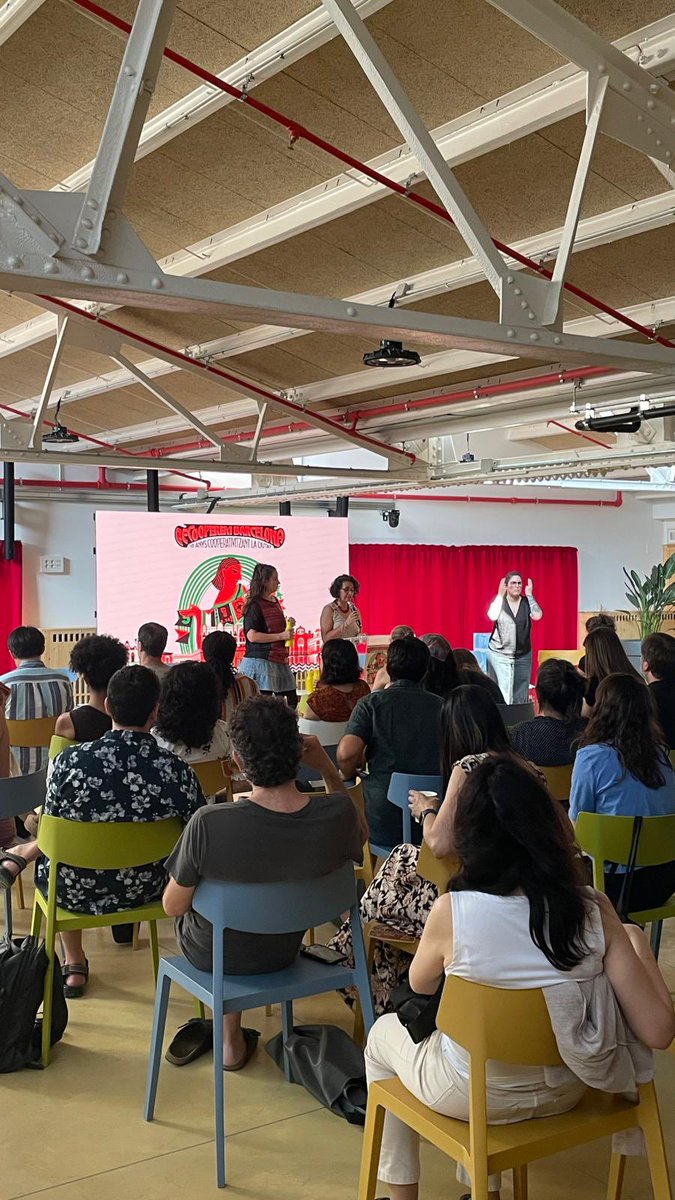 CollectiuRonda's tweet photo. Avui estem celebrant els 10 anys de @coopolis_bcn. Contentes de formar part d’aquest dispositiu de foment de l’economia social i el cooperativisme.
#RecooperemBarcelona #Ateneuscooperatius https://t.co/2IMzvGL1p2