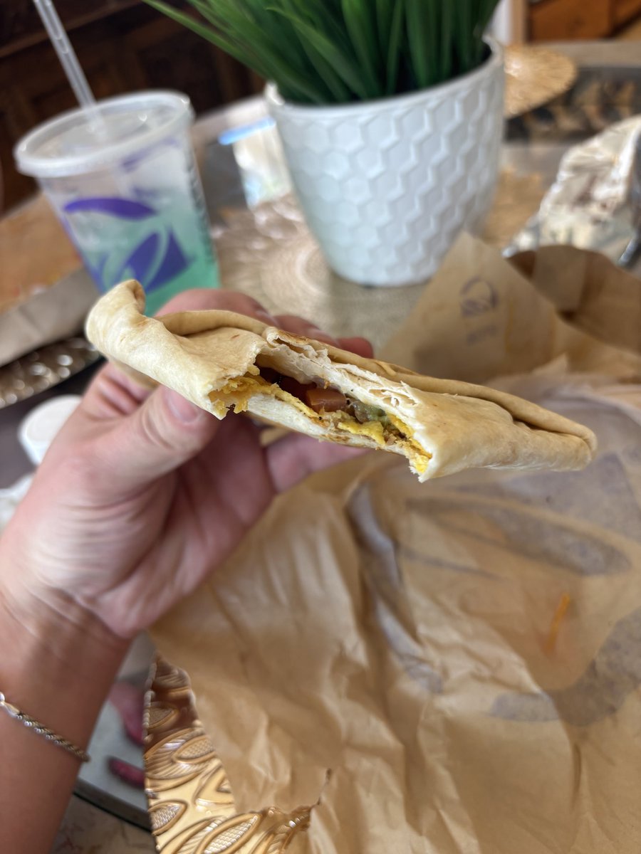 PremiumAphid's tweet photo. Hey @tacobell,

My Crunchwrap was so thin it looked like it skipped leg day.

My burrito came with a complimentary hair.

Customer support has been ghosting me for 3 months. 

I’m not forgetting about this 😭 https://t.co/dwnt46ptnG