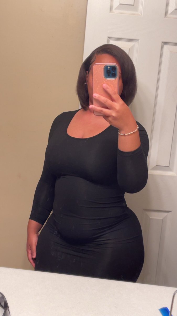 candicwright_'s tweet photo. Thick shit, I barely want her to come outside 😮‍💨 https://t.co/8sZHcTre9g
