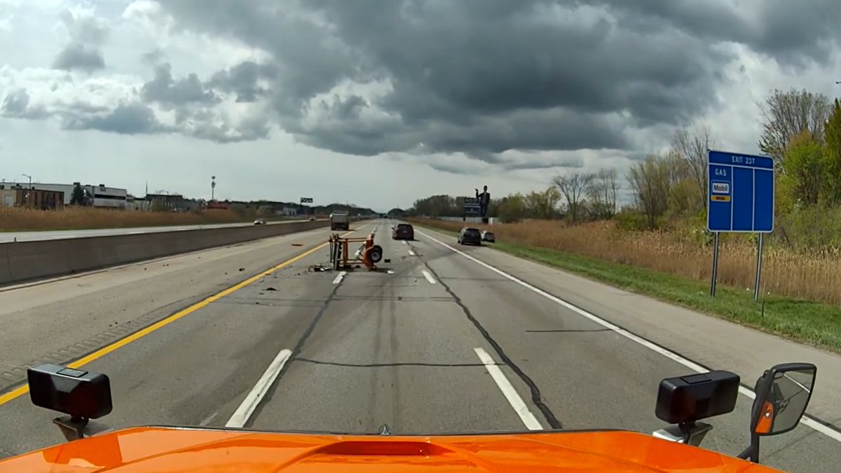 MacombRoads's tweet photo. Help keep work zones safe. Follow the rules of the road.

⚠️ Be patient
⚠️ Slow down and follow the posted speed limit
⚠️ Obey road crews and signs
⚠️ Keep a safe distance from the vehicle ahead of you
⚠️ Change lanes safely
⚠️ Avoid distractions
⚠️ Watch for sudden stoppages https://t.co/WKI4Jufkyj
