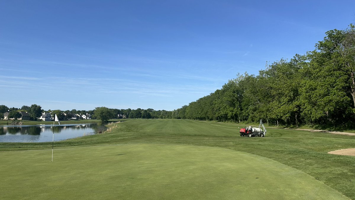 IronwoodGCGriz's tweet photo. Course Update: Periodic application to the fairways today. Rolling out the new sprayer on its maiden voyage along with the 30 year old sprayer. Long overdue to have two, 300 gallon sprayers in the fleet for 27 holes! https://t.co/ttKEBHChqZ
