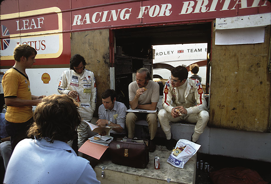 ClubLotusFrance's tweet photo. Un diorama exceptionnelle Team Lotus à découvrir sans aucune concession dans le nouveau musée du sport automobile M24 à Le Mans (France) Photos 2/2 #TeamLotus #ColinChapman #JochenRindt #JohnMiles #EmersonFittipaldi #M24 #LeMans #ClubLotusFrance https://t.co/Y7a8ntw0WL