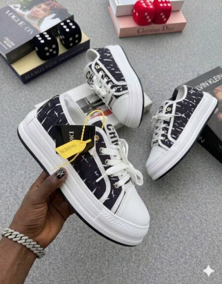QueenMandla_'s tweet photo. Now available

Size   42------46

Price   22000

Boxed

Kindly take a size ahead of ur normal size https://t.co/Sowp4VDjtn