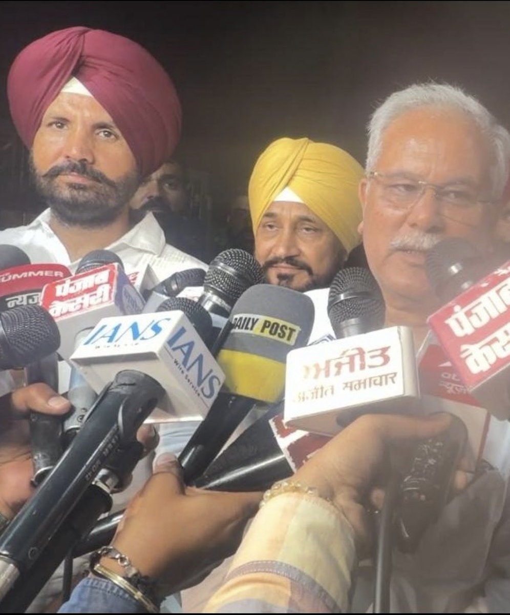 deep_bitter's tweet photo. Amid buzz of leadership change in Punjab Congress, look who seems to be looking happy. https://t.co/k2B2OvsPgA