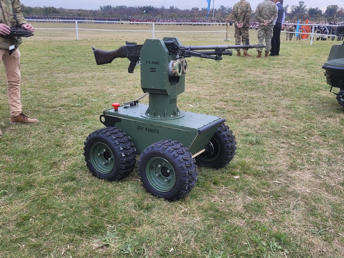 PucaraDefensa's tweet photo. Entre las principales novedades que se vieron hoy en el Día del Ejército Argentino se destacaron los UGV desarrollados tanto por el propio Ejército como por la empresa FixView. https://t.co/Zc5rWkmT86