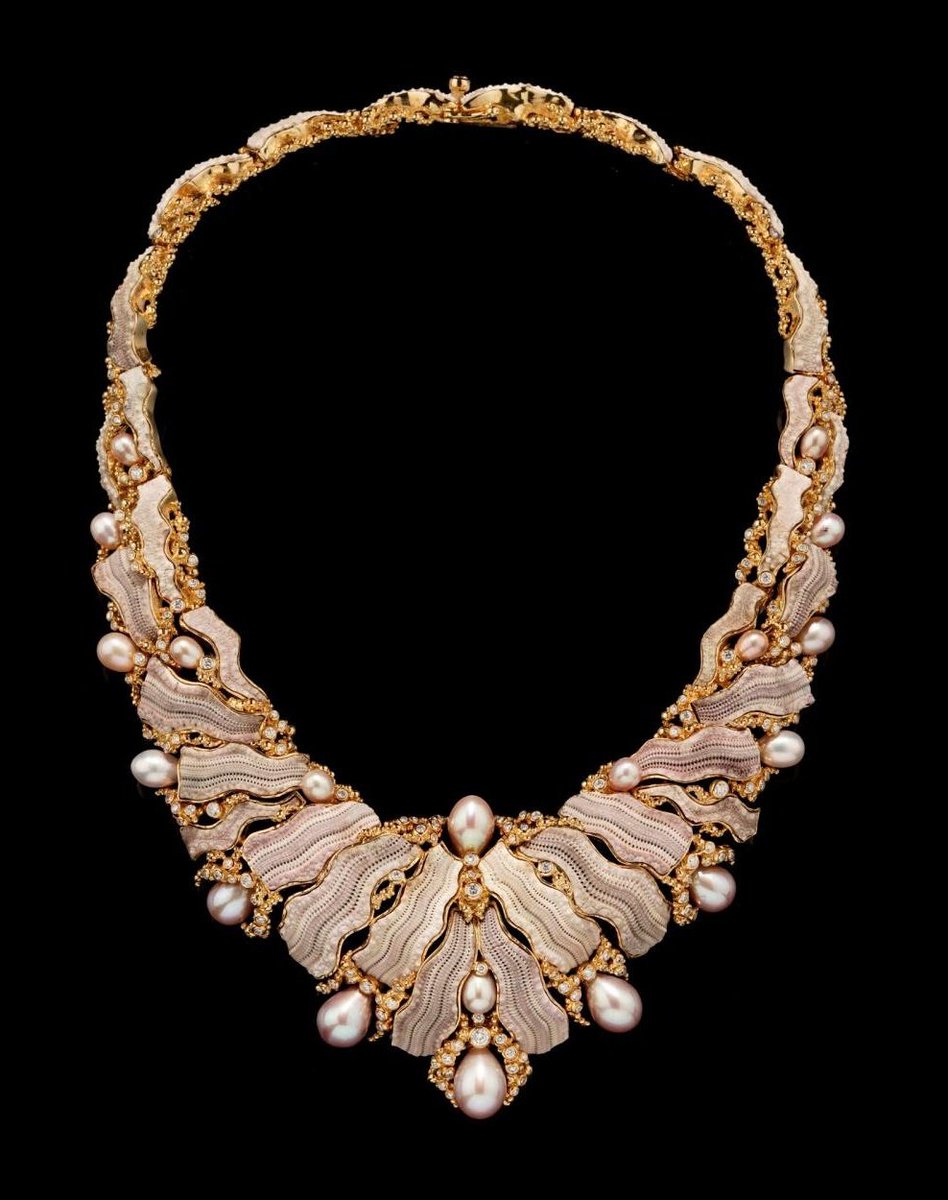 LaModeUnknown's tweet photo. A jewelry ensemble by ✨️Gilbert Albert✨️ made of sea urchins and pearls.🪡 https://t.co/Z4sYuzyWwz