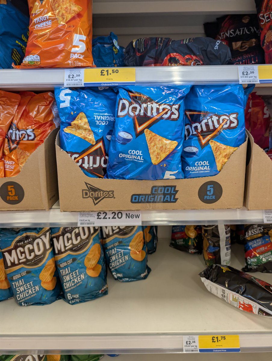 lb_2561's tweet photo. @walkers_crisps @Tesco This is disgusting. Prices rises yes but now also dropping from 6 packs to 5?! Do you think we wouldnt notice? 😡 And the absolute cheek to call it "New" ?! https://t.co/d7lQ6wAdu6