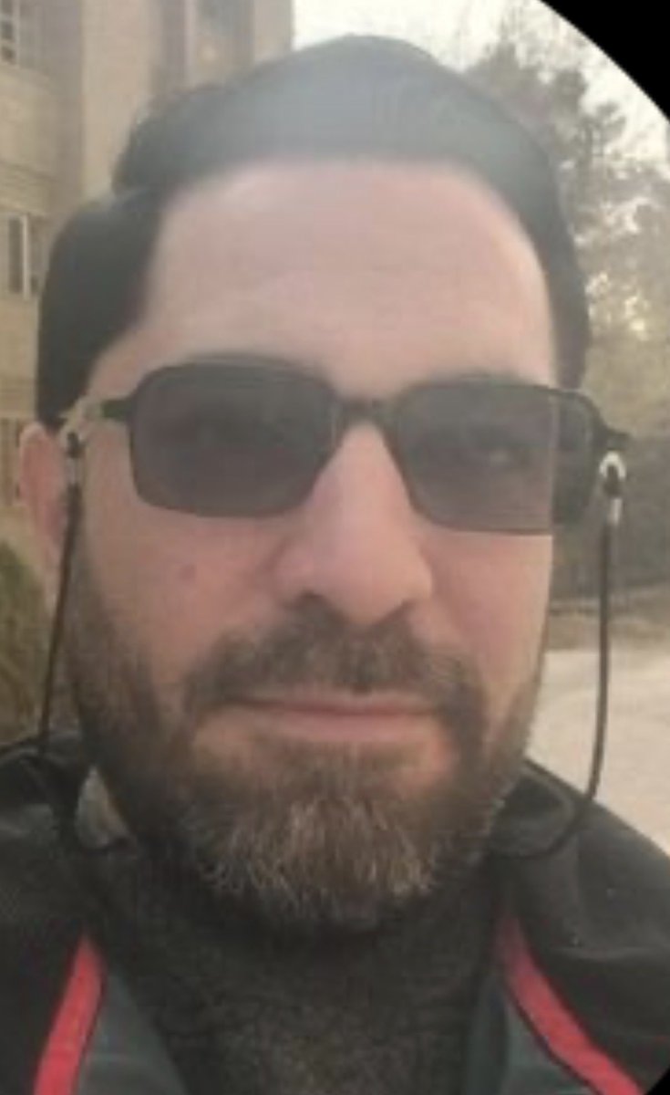 samnovva's tweet photo. @sardanesh داداش یه فکری‌ به این قیافه و عینک تخمی فوتو کرومیت‌ بکن. هنوز جوونی. https://t.co/UVl8moX94R
