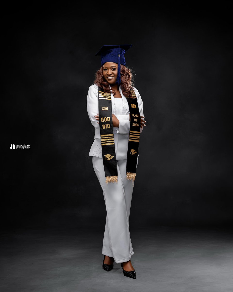 Sharonie020's tweet photo. Graduated with a credit 🥹💃💃

Thank you  Lord🙏 https://t.co/vXIEZeF7QC