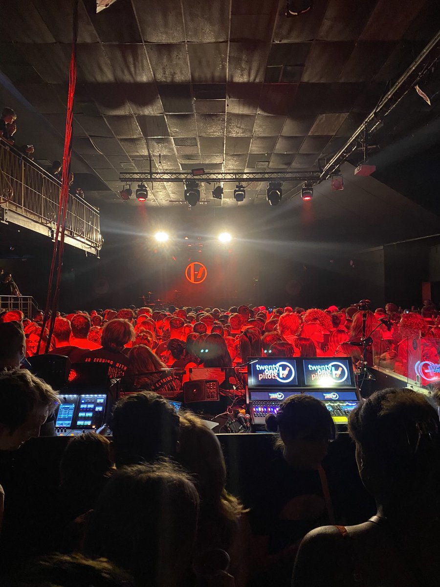 conoredits's tweet photo. @archivedpilots Some further nostalgia of the FoH from Electric Ballroom gig (from An Evening With Twenty One Pilots tour, May 2024) ! https://t.co/hZPFjuWGbb