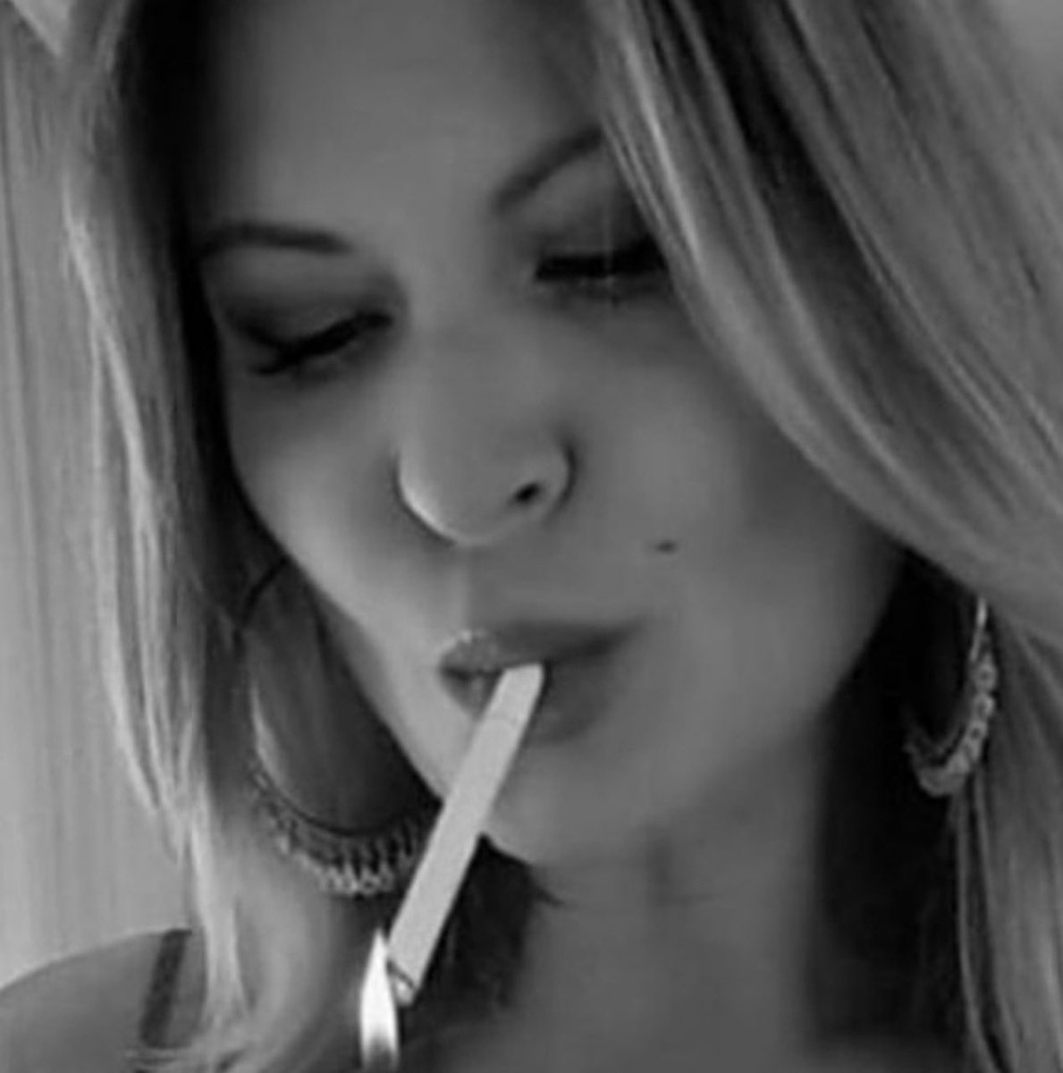 KaterinaSmoking's tweet photo. #smoking #smokinggirl #menthol #120 #fashion #smoke #classy #capri120 #virginiaslim120 #smokingfetish https://t.co/1B2nR9pJ9T