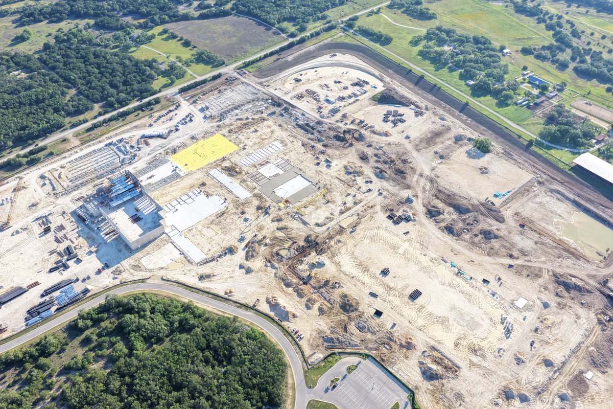 DSISD's tweet photo. 𝗖𝗢𝗡𝗦𝗧𝗥𝗨𝗖𝗧𝗜𝗢𝗡 𝗨𝗣𝗗𝗔𝗧𝗘👷🏗️

Big things are happening at Driftwood Springs High School! 🚧🏫 Construction crews are making great progress in the early stages, and we’re excited to see the campus begin to take shape. #iamDSISD https://t.co/3tqUbZmCez