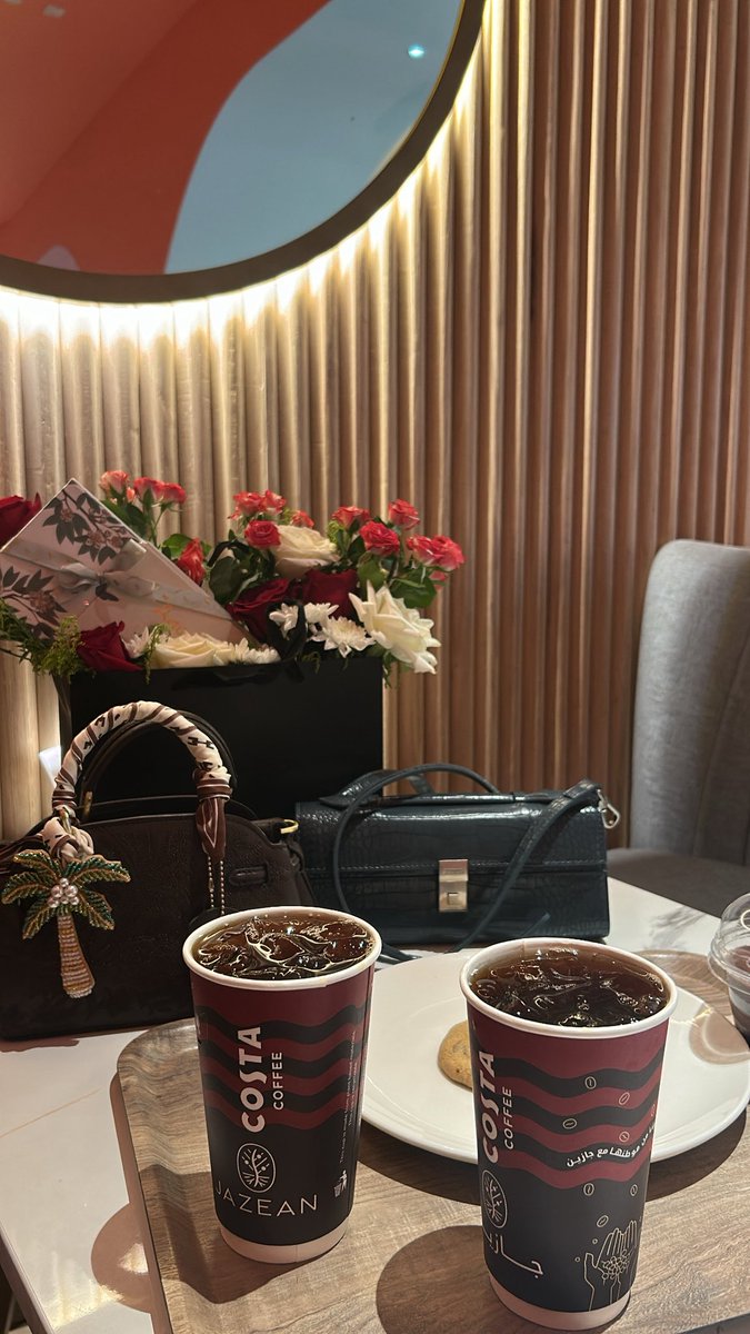 couv_7's tweet photo. مساء المشاعر الحلوه ومساء اللقاء اللي اسعد قلبي❣️

دائرة الصداقات محدودة حيل بالنسبه لي ولكن ما ندمت عرفت انسانه لطيفه وصديقة الكترونيه بالواقع اطعم ... الله لايخليني يا نجود❤️ https://t.co/urmlZo8P3F