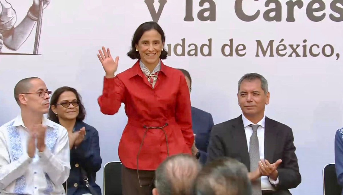 LuzElena_GE's tweet photo. Acompañé a nuestra presidenta @Claudiashein durante la Renovación del Paquete Contra la Inflación y la Carestía #PACIC, una iniciativa que forma parte de la estrategia considerada en el Plan Nacional de Desarrollo y en el #PlanMéxico, la cual reafirma el compromiso social de proteger la economía familiar.

La renovación del #PACIC envía una señal positiva de confianza y certidumbre para México. Nuestro país mantiene una economía responsable, con finanzas públicas sólidas y la capacidad de construir soluciones mediante el diálogo y la colaboración entre los sectores público y privado, las cuales pueden generar resultados positivos para el pueblo mexicano.

Desde el sector energético trabajamos en acciones que contribuyan al bienestar de las familias mexicanas y fortalezcan la estabilidad económica del país.