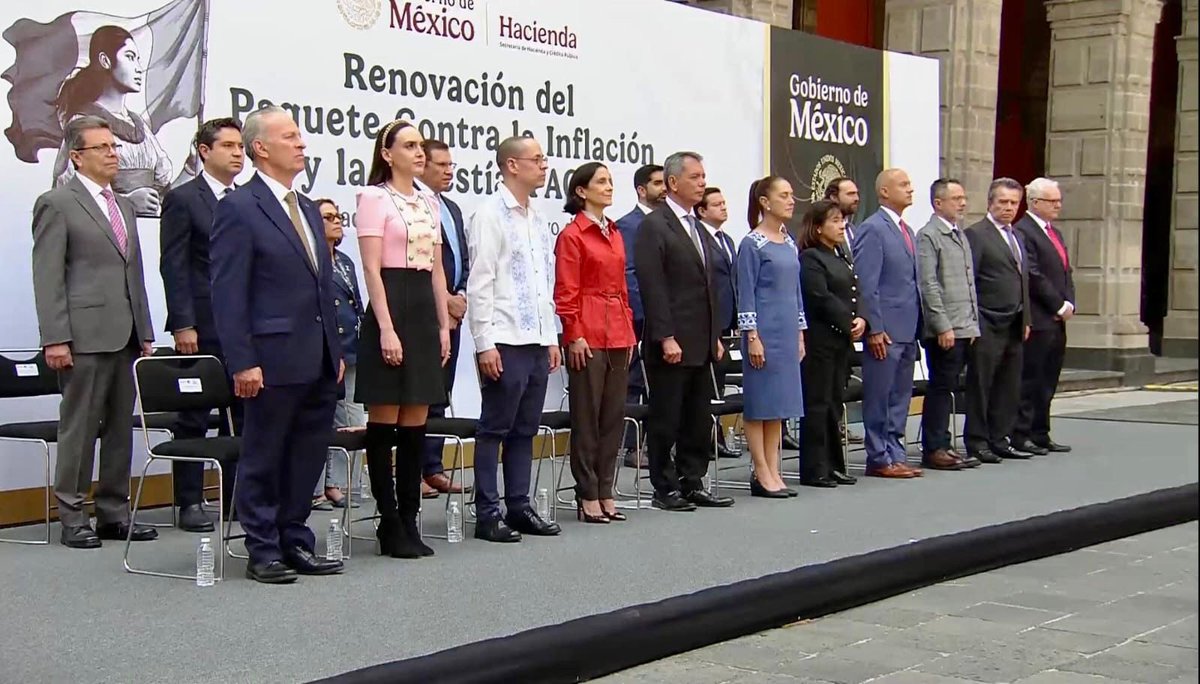 LuzElena_GE's tweet photo. Acompañé a nuestra presidenta @Claudiashein durante la Renovación del Paquete Contra la Inflación y la Carestía #PACIC, una iniciativa que forma parte de la estrategia considerada en el Plan Nacional de Desarrollo y en el #PlanMéxico, la cual reafirma el compromiso social de proteger la economía familiar.

La renovación del #PACIC envía una señal positiva de confianza y certidumbre para México. Nuestro país mantiene una economía responsable, con finanzas públicas sólidas y la capacidad de construir soluciones mediante el diálogo y la colaboración entre los sectores público y privado, las cuales pueden generar resultados positivos para el pueblo mexicano.

Desde el sector energético trabajamos en acciones que contribuyan al bienestar de las familias mexicanas y fortalezcan la estabilidad económica del país.