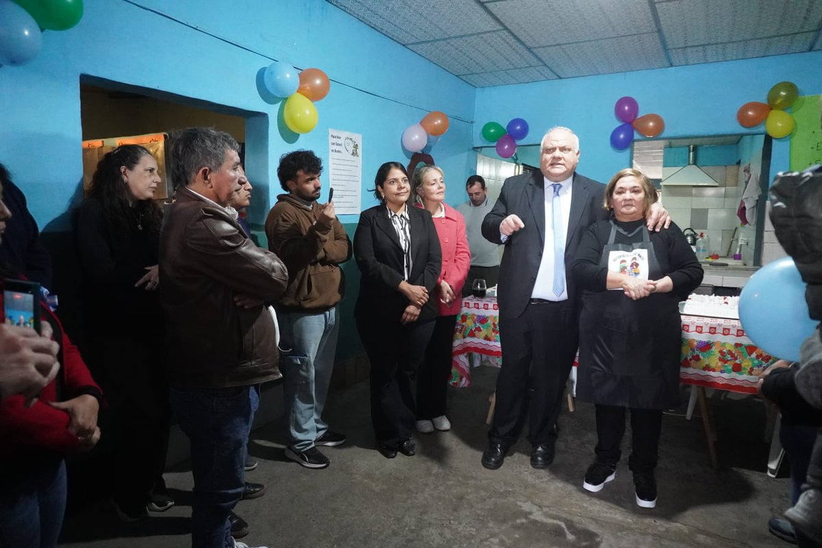 MDSTuc's tweet photo. MASSO VISITÓ UN CENTRO DE CUIDADO Y NUTRICIÓN INFANTIL EN AUTOPISTA SUR

Leer la nota en 👉https://t.co/LUwzMBeqm8 https://t.co/kGRPyZijCm