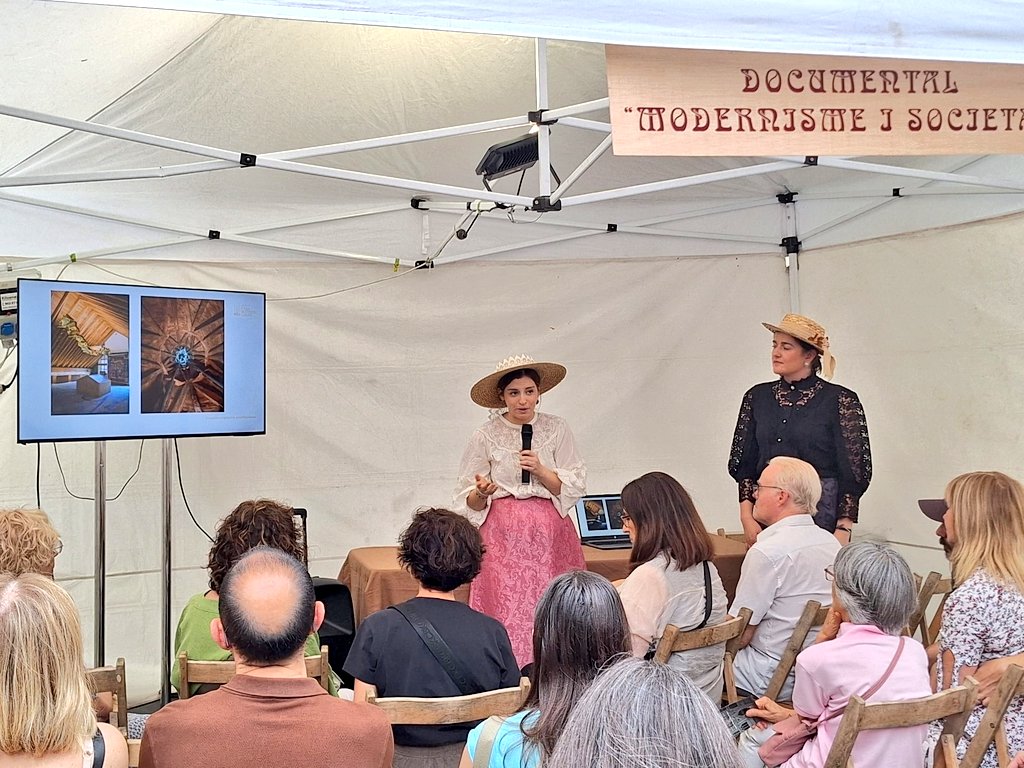 CasaBotines's tweet photo. 👒 Con stand propio y presentación del Museo, participamos en la XX Feria Modernista de Barcelona en una edición dedicada a Antoni Gaudí en el centenario de su muerte.

#Gaudi #FiraModernista #Bcn https://t.co/8oqxHupM39
