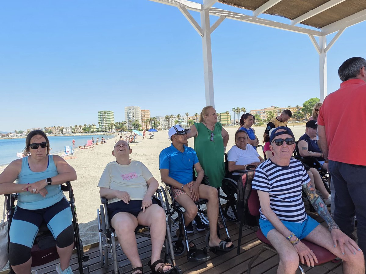 FEGADI's tweet photo. 🌊♿ FEGADI COCEMFE valora la nueva zona de baño y sombra adaptada en la Playa de Poniente de La Línea, financiada por @diputacioncadiz .

👏 Una mejora fruto de la colaboración y el asesoramiento con la Concejalía de Playas de @Ayto_LaLinea .

#YOsoyFEGADI #JuntasSeguimosSumando https://t.co/nPQDPt4htW