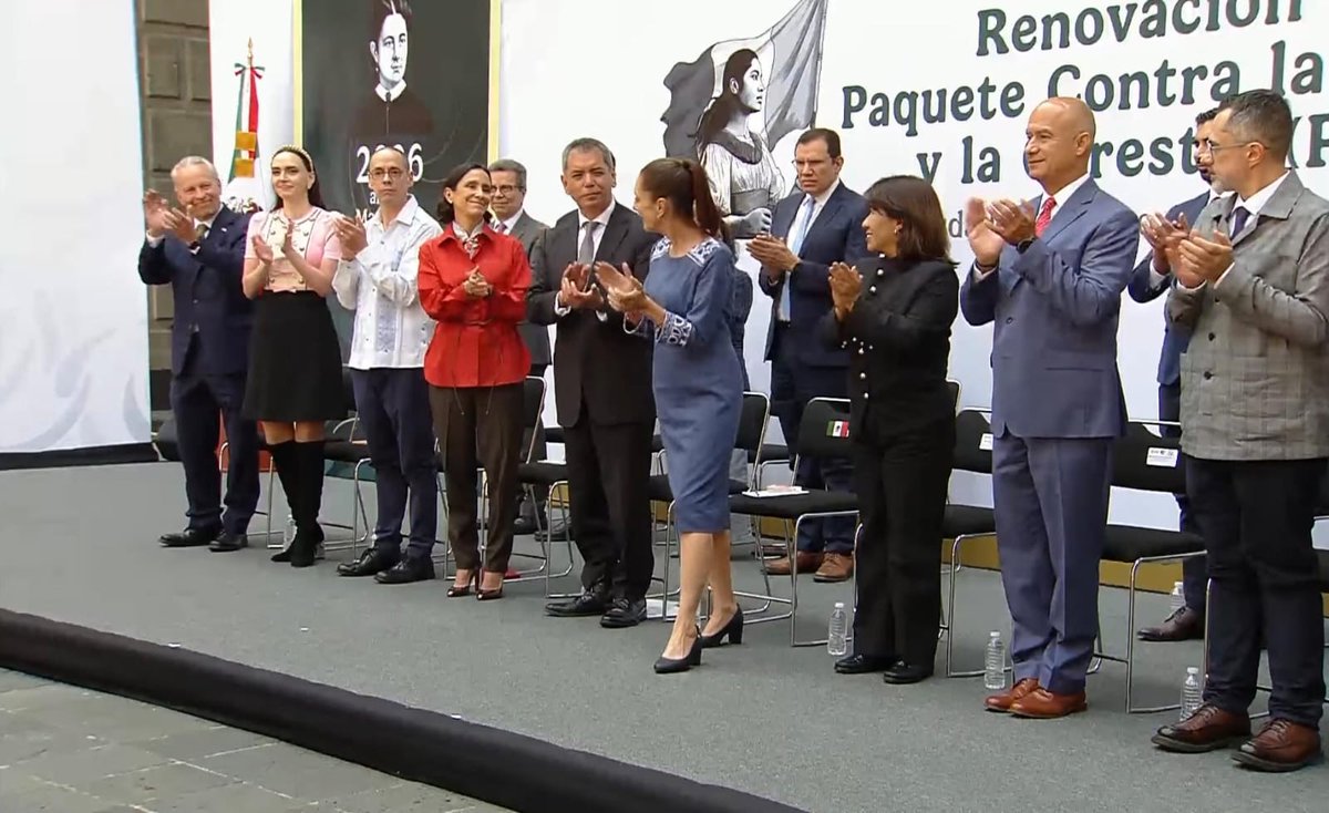 SENER_mx's tweet photo. 👉🏼 La secretaria de Energía, @LuzElena_GE, asistió a la Renovación del Paquete Contra la Inflación y la Carestía #PACIC, encabezada por la presidenta @Claudiashein. Este acuerdo reafirma el compromiso del @GobiernoMX y del sector privado para proteger la economía de las familias mexicanas 🧑‍🧑‍🧒‍🧒���🇽, especialmente de quienes más lo necesitan. 

Como parte de la estrategia contemplada en el Plan Nacional de Desarrollo y el #PlanMéxico, el #PACIC ha contribuido a contener la inflación y reducir sus efectos en alimentos 🌽, energéticos ⚡ y productos básicos, fortaleciendo la estabilidad y la confianza en la economía nacional. Este mecanismo de colaboración voluntaria 🫱🏻‍🫲🏽 demuestra que el diálogo y la coordinación entre gobierno, productores y comercializadores generan resultados para el bienestar de la población.