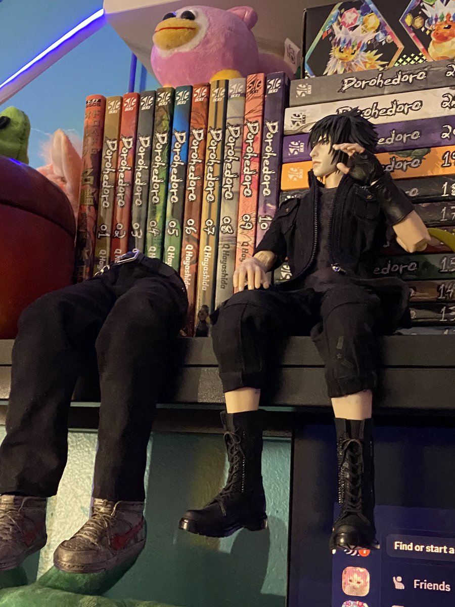 JellyMoonVT's tweet photo. Thinking about how I snapped my shin in half 

I’m gonna be real I’m not liking threezero figures 😭 they get brittle and  snap so easily https://t.co/ags1J3JxpC