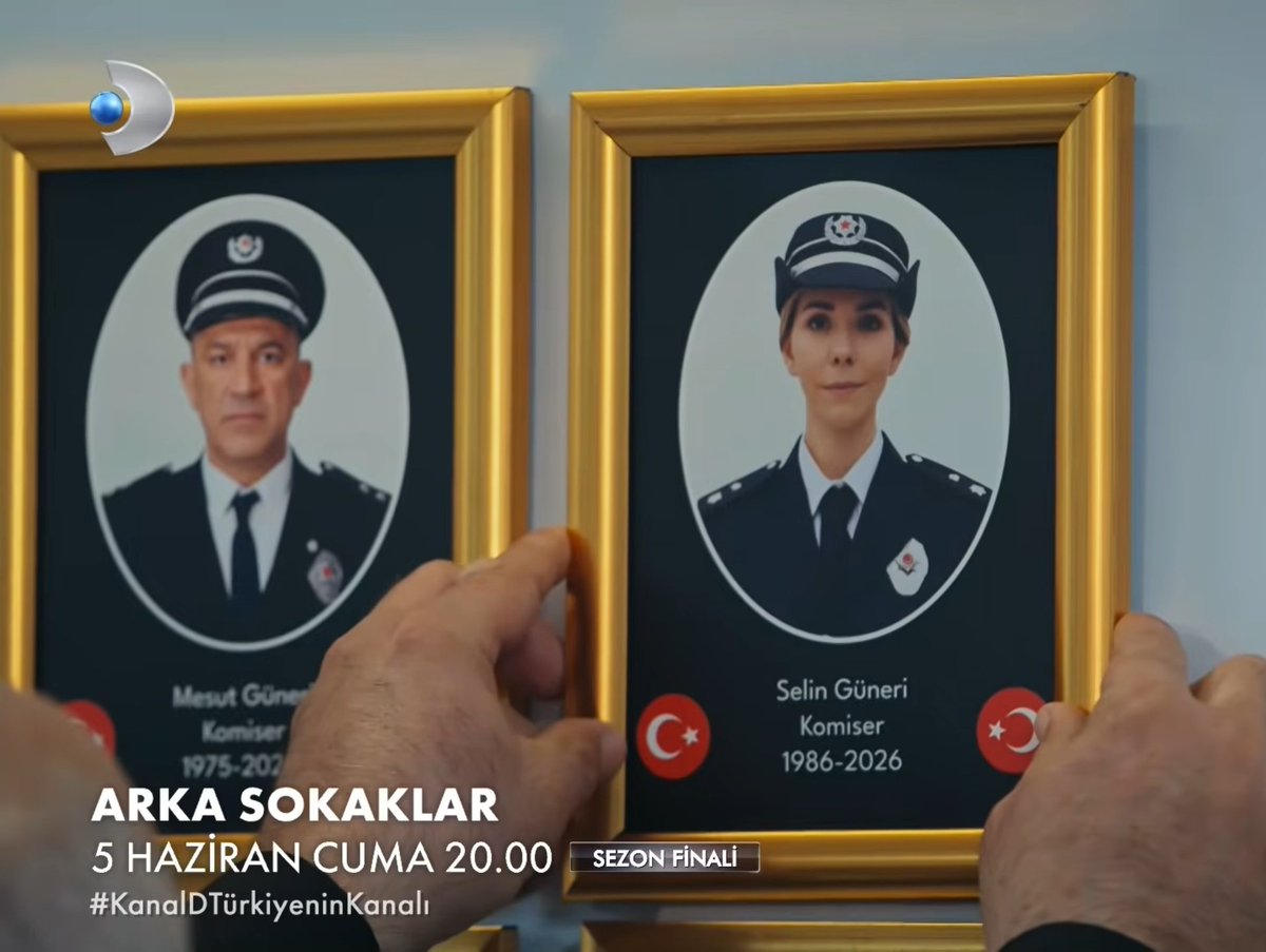 kalkinkazandik's tweet photo. Ekibin ilk 2 kıdemli komiseri olduğumuz için karı koca yan yana asılmışız 🥲

#SelMes #ArkaSokaklar https://t.co/E57G6tSKQ7