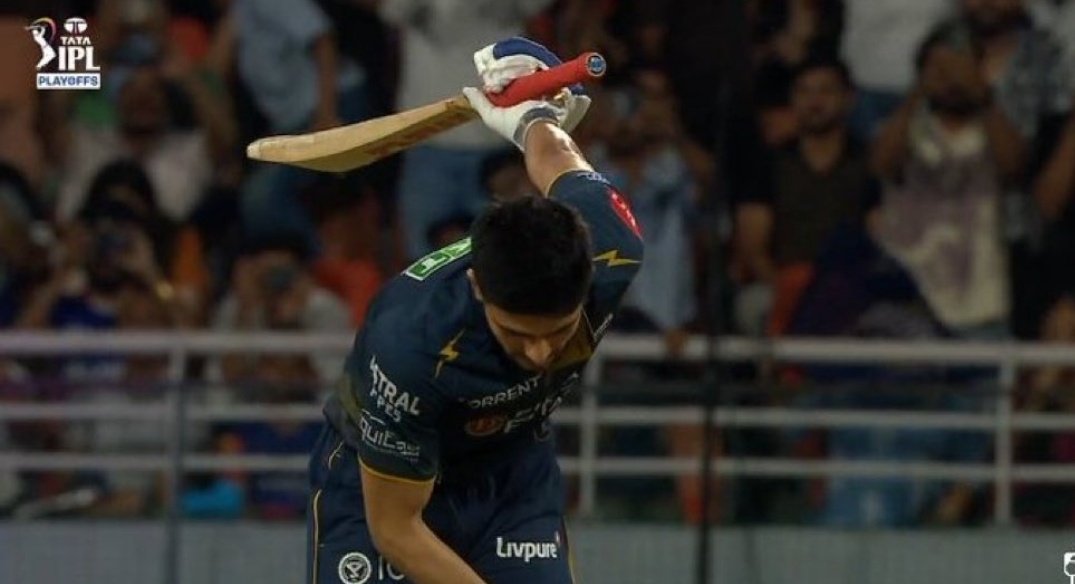 dimples_7_7's tweet photo. Thank you so much @ShubmanGill this was not just a hundred it was a beautiful dream that I will never forget❤ I'm truly grateful to have you as my Idol⭐ I'm so so proud of you champ. https://t.co/QPAqxHxWYJ