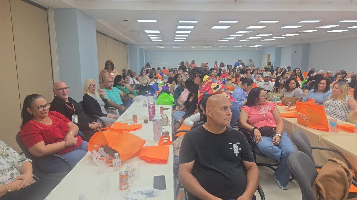 SPUPR's tweet photo. Actividad de nuestra Local UDTOP 3889 en celebración al Día Internacional de los Trabajadores: "Fortalece tu conocimiento hoy para liderar el mañana". https://t.co/1o7vFvD7Zo