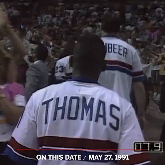 DorellJason's tweet photo. Isaiah Thomas and the Pistons infamously walk off the court and don’t shake hands after getting swept in 1991 to MJ and the Bulls. https://t.co/UBD5A7ggFQ