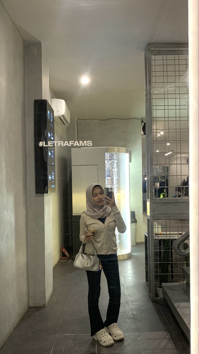deactkaiy's tweet photo. main malem pake jilbab=blm kramas🤗 https://t.co/raz00YSxH0
