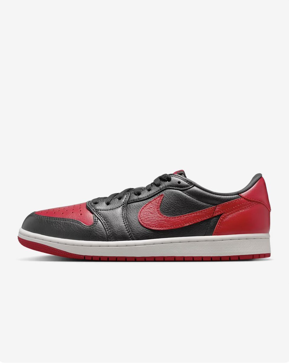 CDNnotify's tweet photo. The Jordan 1 Retro Low OG ‘Banned’ is back in a full size run on Foot Locker CA 🇨🇦

https://t.co/HAAnT8hhdE https://t.co/3ke6Ozu0zO