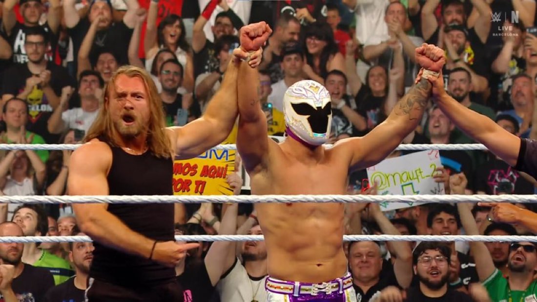WrestlePurists's tweet photo. AXIOM DEFEATS THE MIZ IN BARCELONA!

#SmackDown https://t.co/cg4NM8X2jE