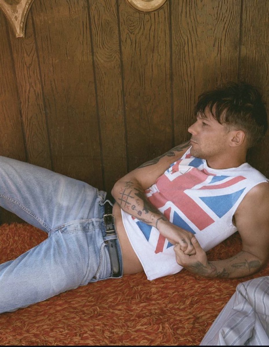 hothxotblvs's tweet photo. que hombre trola sos louis tomlinson https://t.co/poAV259sOw