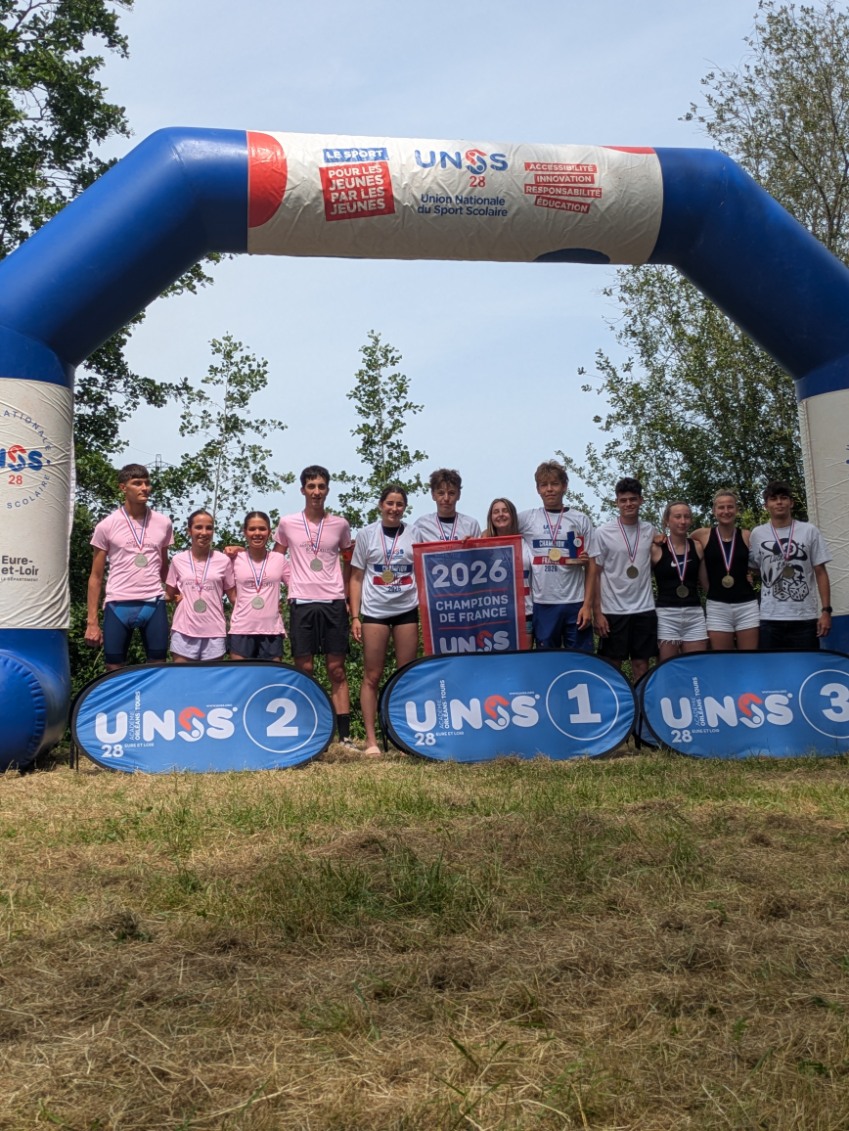 LyceeBourdelle's tweet photo. Sport à l honneur cette semaine au @LyceeBourdelle avec la médaille d argent des championnats we France unss en #triathlon.
🏃‍♀️combativité 
🚴‍♀️dépassement de soi
🏊mental.
Bravo à l équipe et aux enseignants ! https://t.co/0IyD2Zn3Oq
