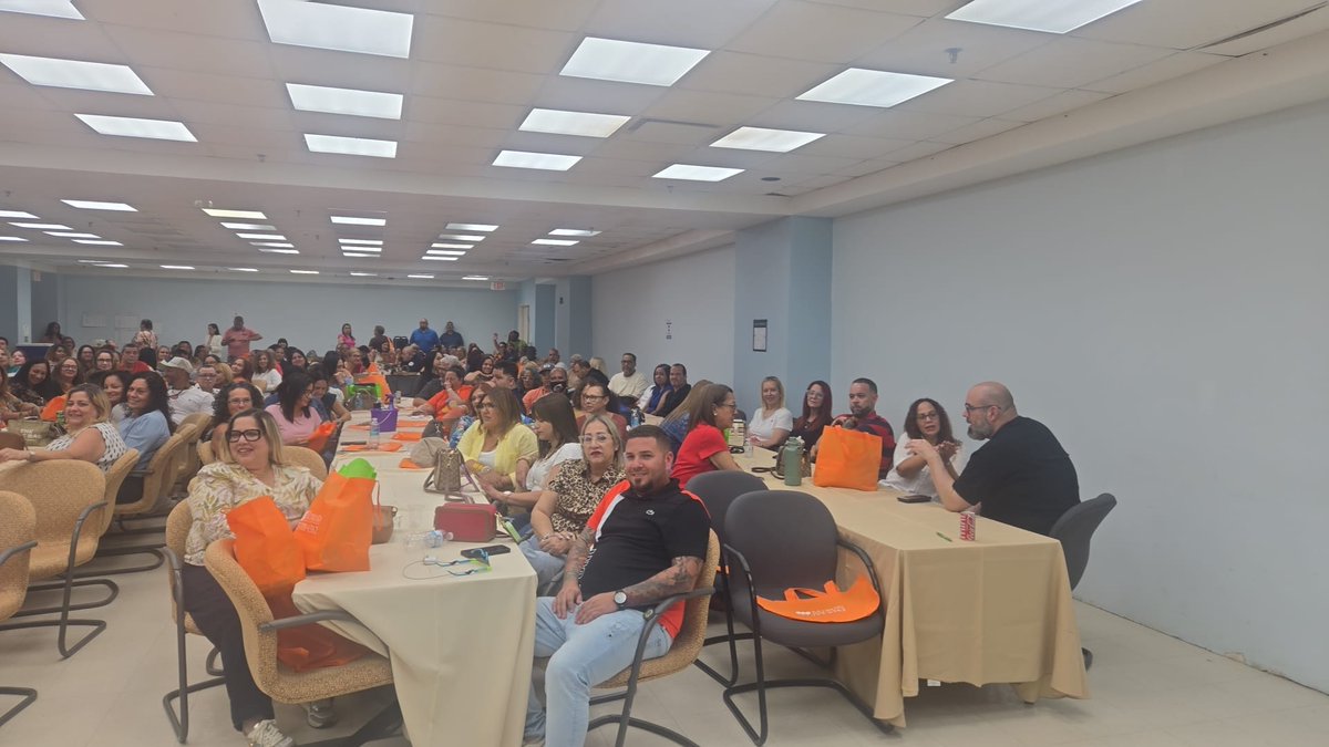 SPUPR's tweet photo. Actividad de nuestra Local UDTOP 3889 en celebración al Día Internacional de los Trabajadores: "Fortalece tu conocimiento hoy para liderar el mañana". https://t.co/1o7vFvD7Zo