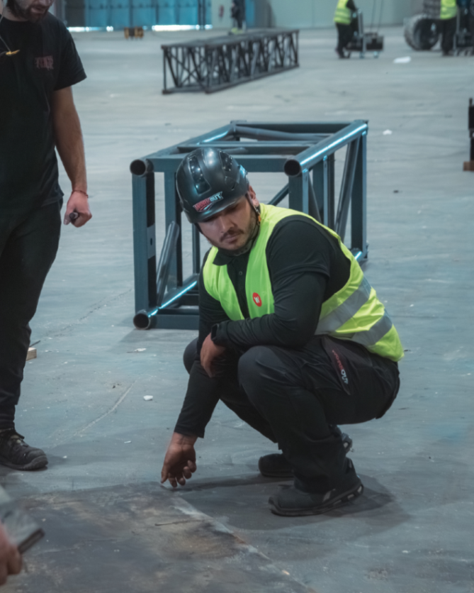 workoutevents's tweet photo. Estructuras, iluminación y sonido. En Workout ponemos el músculo técnico en cada festival y gran formato. 💪🏻

No solo montamos escenarios, garantizamos que todo funcione como un reloj antes de empezar. ⏱️

¿Tu producción? En buenas manos. 🤝

https://t.co/r9XdImpBGG https://t.co/qOeu7ggGer