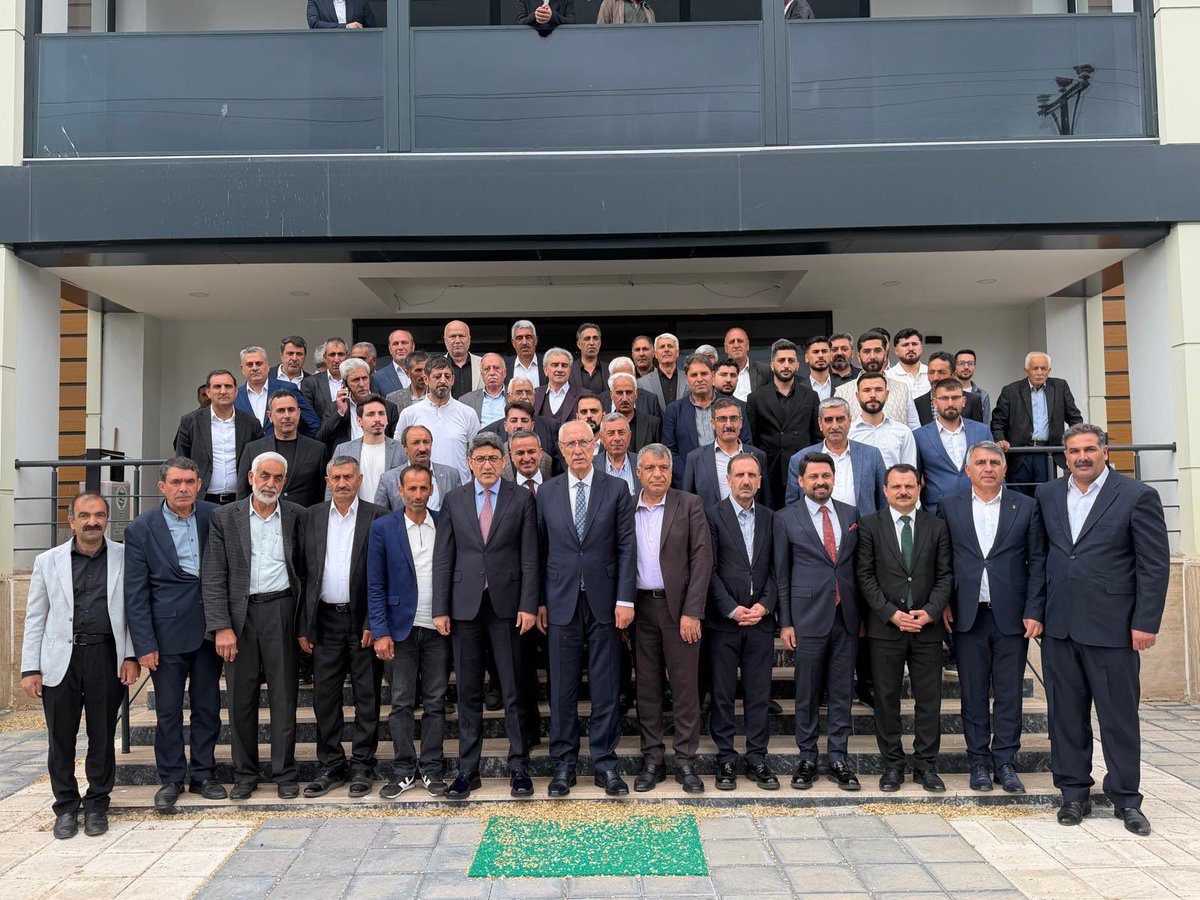 Akgencliksolhn's tweet photo. 📍 Bayramlaşma Programı

Milletvekillerimiz, İl Başkanımız, İlçe Başkanımız İl Gençlik Kolları Başkanımız ve yönetimi,  Belediye Başkanımız, İlçe Gençlik Kolları Başkanımız, teşkilat mensuplarımız ve halkımızın katılımıyla ilçemizde bayramlaşma programı gerçekleştirdik. Gönül bağlarımızı güçlendirdiğimiz bu özel günde, hemşerilerimizin bayram neşesine ve heyecanına ortak olduk