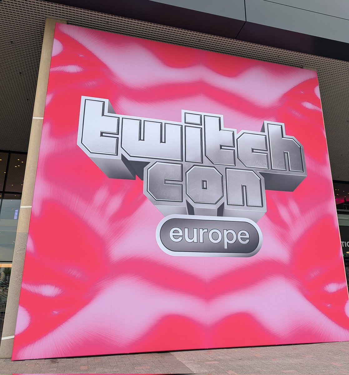 warwickisonline's tweet photo. I will never get used to people recognising me and wanting to say hello 😭

I'm just a lil' guy 👉👈 https://t.co/Mqj18HZ3DN