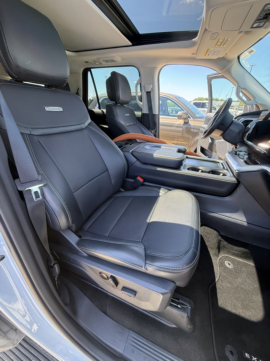 AbsolutelyLlc's tweet photo. A couple vehicles in need of some #interiordetailing this morning! But after some thorough interior cleaning, these rental cars are all fresh &amp; ready to go!! Who needs a rental car this weekend?🚗🚙🛻🧹🧴🪥🧼🤩💯 #mobiledetailingMD #Bringingautomotiveperfectiontoyou https://t.co/rFHlYOlEBc