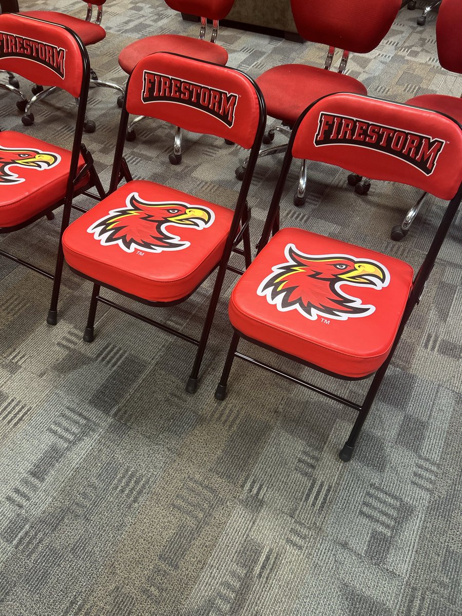 drewmaddox8's tweet photo. 1st round of chairs for meeting space and locker room!#climb https://t.co/wyYnN3O4D6