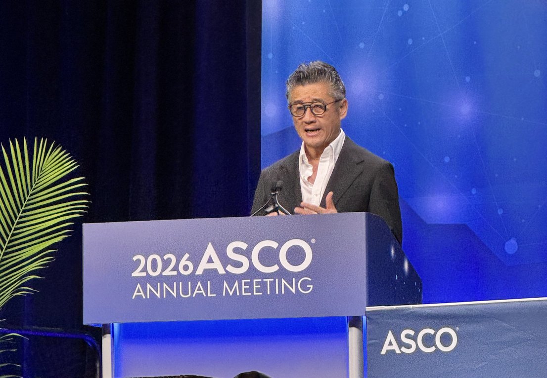 StephenVLiu's tweet photo. Dr. @TonyMok9 at #ASCO26 presents update on CROWN in ALK+ NSCLC. After 7y, median PFS with lorlatinib still not reached. Between years 5 and 7, only 4 progression events occurred. Unusual but fantastic to see such a tail with targeted therapy - this is truly raising the bar. https://t.co/AvwYIdQ1HB