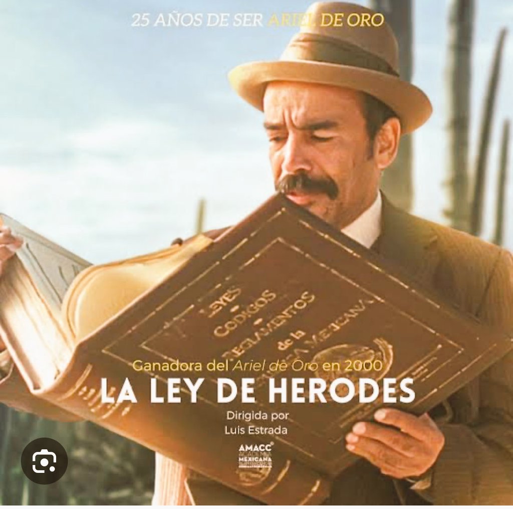 Casmad_'s tweet photo. 🔴En La Ley de Herodes, Vargas no rompe la Constitución. Descubre algo más eficaz: reformarla cada vez que se convierte en un obstáculo para sus intereses.

🔺️La genialidad de la sátira de Luis Estrada no está en la corrupción del personaje, sino en la normalidad con la que asume que, si una regla estorba al poder, la solución es cambiar la regla.

🔘Por eso la polémica sobre la extensión de mandato de magistrados electorales trasciende a sus beneficiarios concretos. La pregunta de fondo es otra: ¿seguimos diseñando instituciones para el futuro o comenzamos a modificar las reglas para acomodarlas a quienes hoy ocupan los cargos?

🅾️Vargas estaría orgulloso del debate.