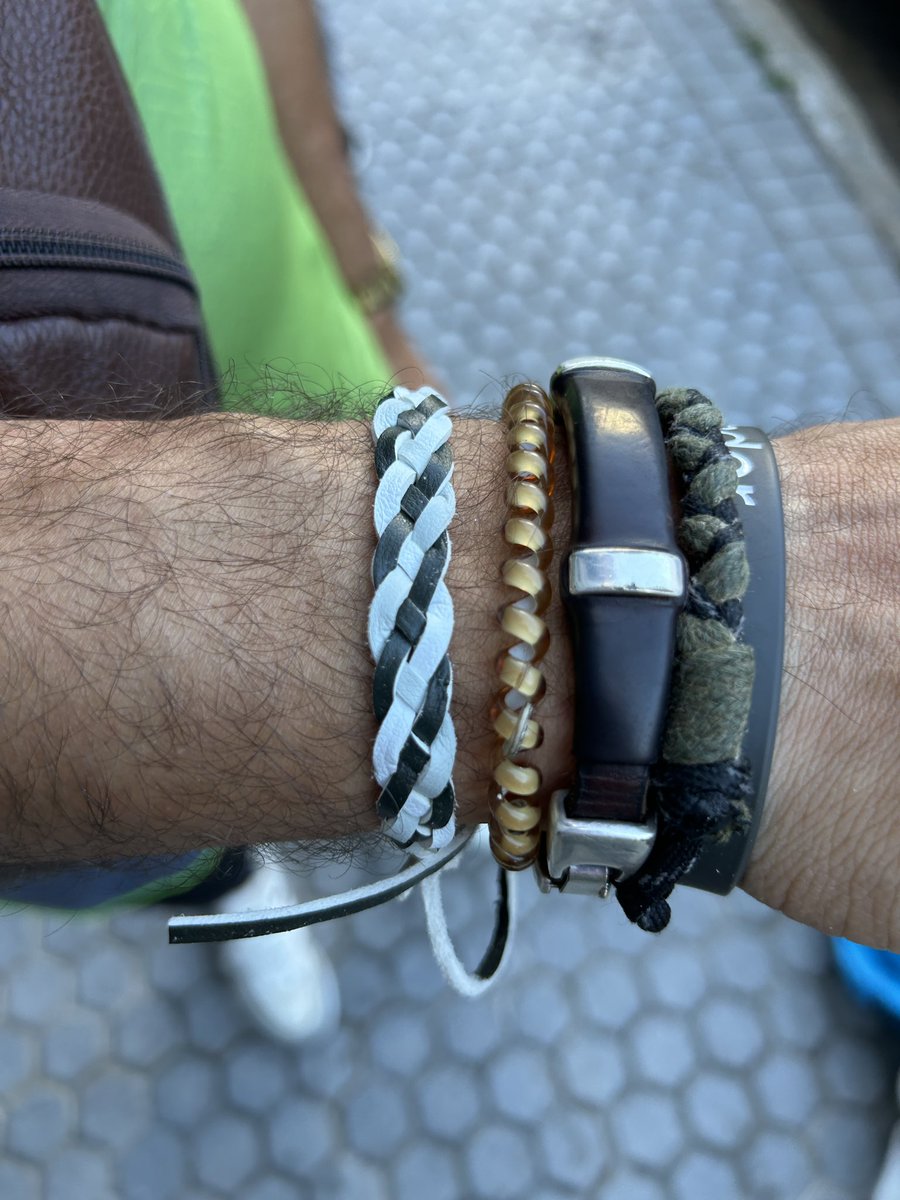 MasQFarmacia's tweet photo. 🦟 Hoy hemos realizado acciones de prevención e sobre picaduras de mosquitos y otros insectos en personas sin hogar, especialmente vulnerables al vivir en zonas húmedas o bajo puentes. También entregamos repelentes y material calmante. Prevenir mejora su salud y calidad de vida. https://t.co/3dEEnG6NbE