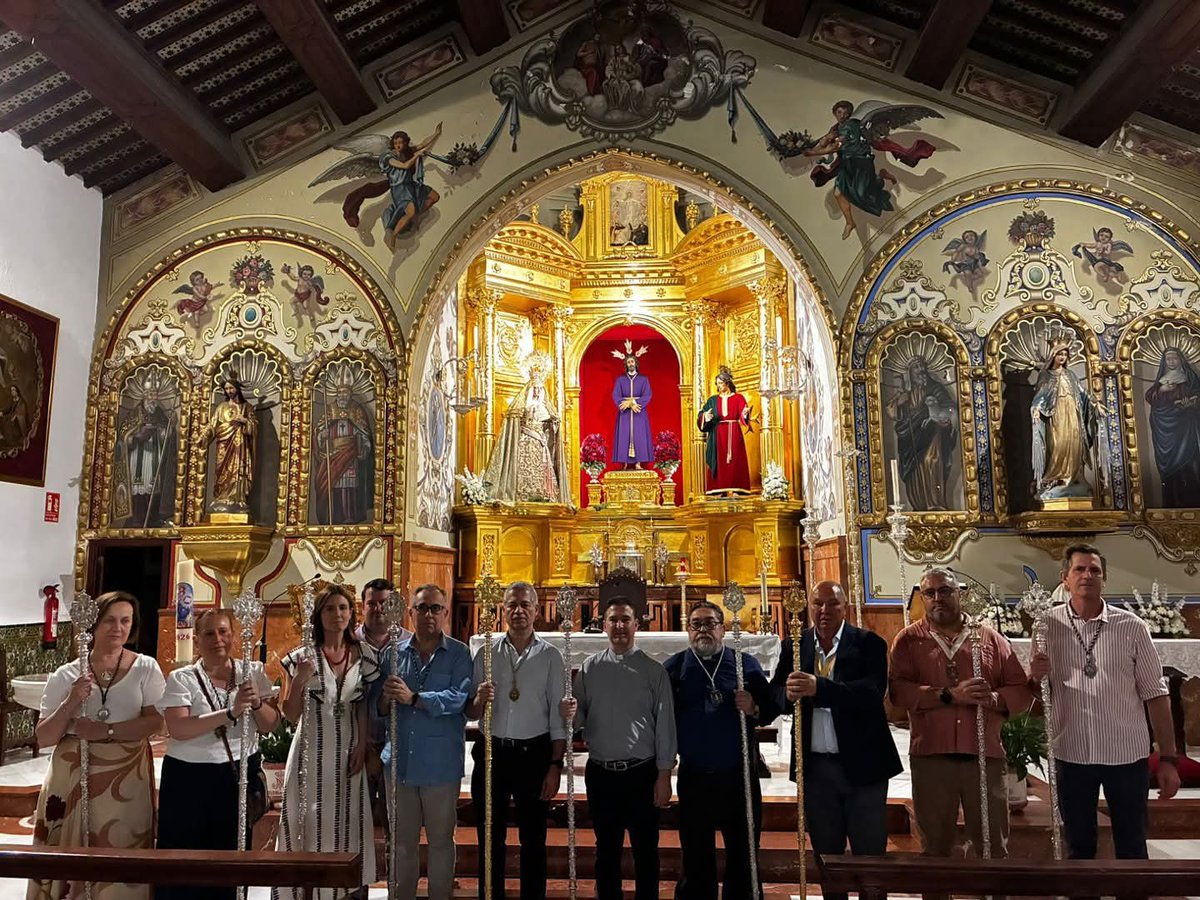 hdadstagenoveva's tweet photo. 𝗔𝗖𝗧𝗨𝗔𝗟𝗜𝗗𝗔𝗗 |
En la tarde de ayer tuvimos el honor de acompañar a nuestra querida Hermandad del @RocioSevillaSur en su regreso a la ciudad, tras el emocionante encuentro con la Virgen del Rocío.

Termina una romería pero la Virgen del Rocío permanece en el corazón soñando con un nuevo Pentecostés. 

¡Viva la Virgen del Rocío!

📷 @sultantrianero , Alba Valenzuela y Álvaro Campos.

#HdadSantaGenoveva
#PorunMundoMejor