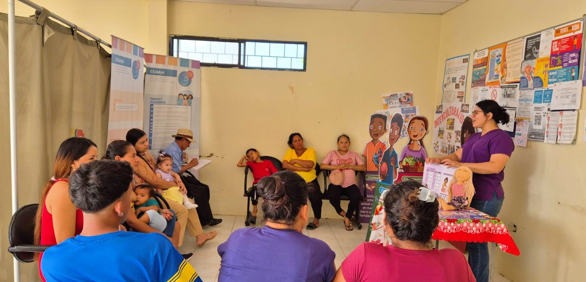 Salud_Guayas's tweet photo. #ElNuevoEcuador | Personal de @Salud_Ec realiza sensibilización sobre beneficios, técnicas de #LactanciaMaterna 🤱y #AlimentaciónSaludable en menores de 24 meses en las Unidades Operativas de #Isidro, #Cascajal y #Villao, con el fin de prevenir la desnutrición crónica infantil. https://t.co/I7BVCGCrmm