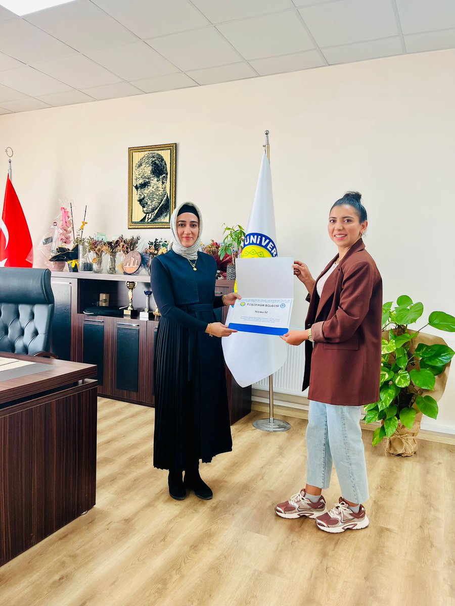 OsbMyo's tweet photo. Yüksekokulumuz ve Şanlıurfa Emniyet Müdürlüğü işbirliği ile “Sağlıklı bir toplum gençliğin eseri olacak” sloganıyla NARKO Gençlik söyleşisi gerçekleştirilmiştir. Etkinliğe katkılarından dolayı Polis Memurları Sn. Şeyma İZ ve Sn. Mustafa DAVUT’ a teşekkür ederiz. https://t.co/LWVnbVAlJb