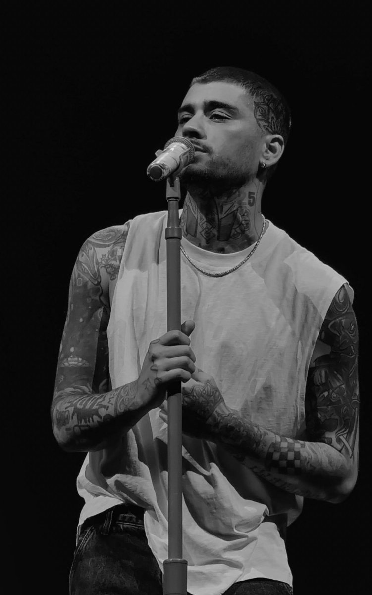 ZJMCRAVE's tweet photo. zayn is so fine 😩 https://t.co/FtQPenAYvO