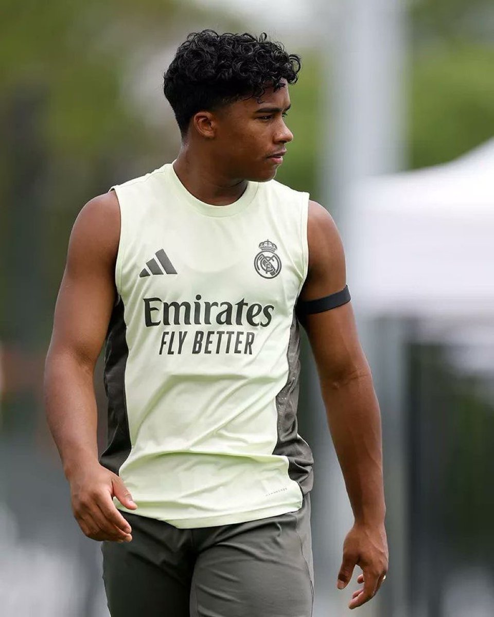 (fan) REAL MADRID FANS 🤍 tweet media